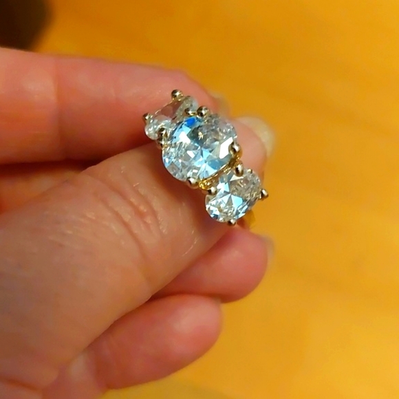 Goldtone 3-stone CZ Ring Size 5 - Picture 1 of 5